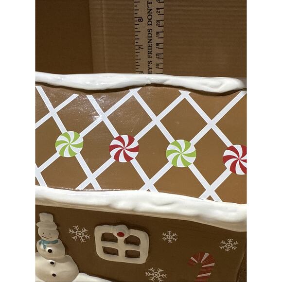 TARGET Room Essentials Gingerbread House Coin Bank – 2011 Target – 6x7x5 - Picture 7 of 9